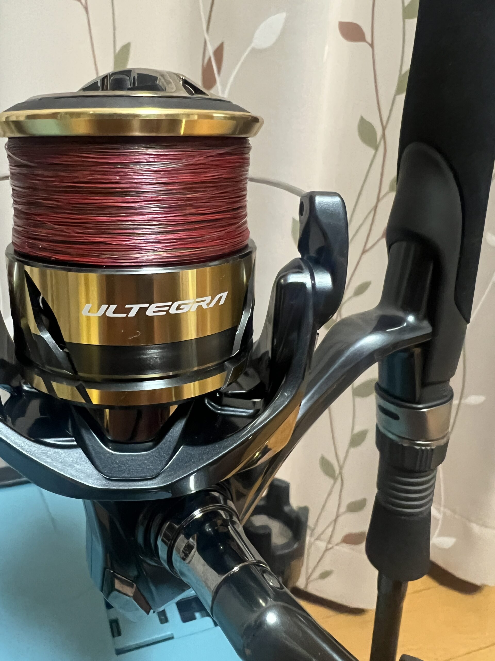 25アルテグラ4000のスプール。黒×金の新意匠とULTEGRAロゴ